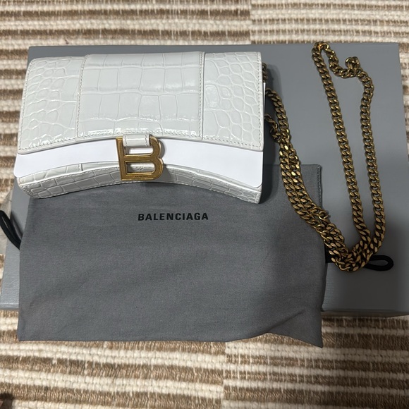 BALENCIAGA HOURGLASS WALLET ON CHAIN CROCODILE SHINY EMBOSSED IN WHITE - Picture 10 of 10